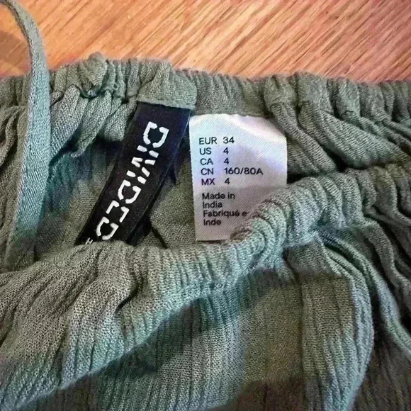 LIKE NEW Linen Look Crop Top - Picture 4 of 4